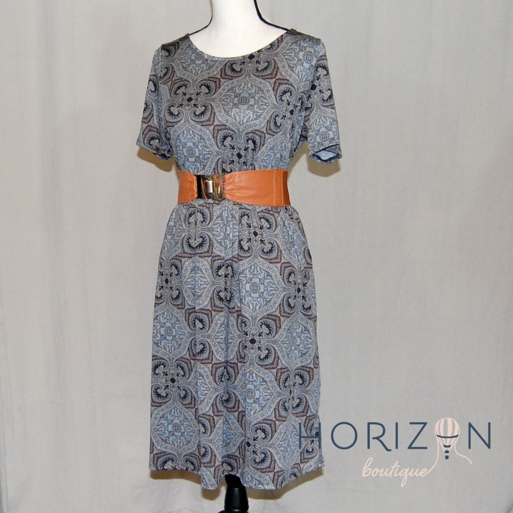 Knee length dress with pockets